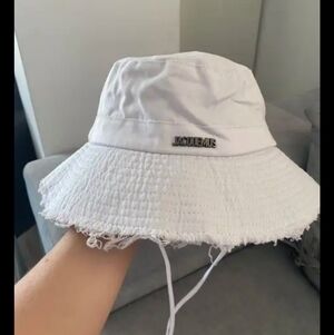 White Jacquemus Bucket Hat